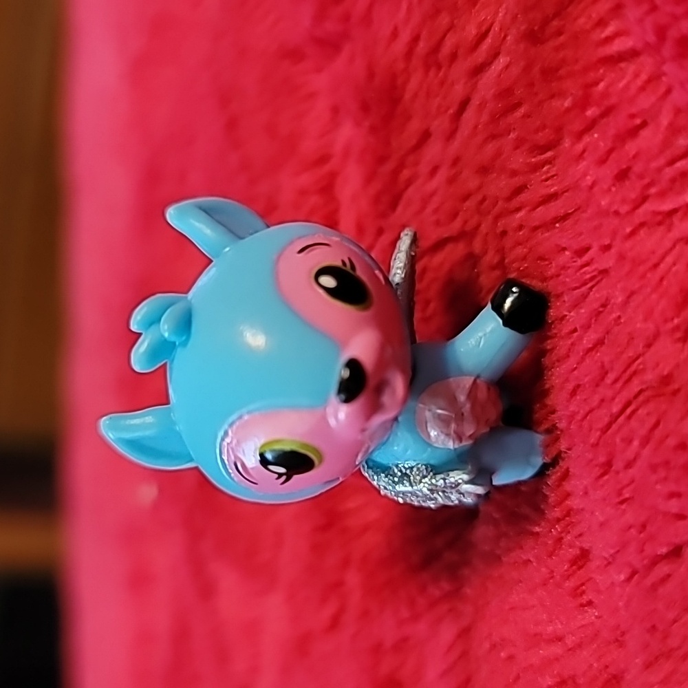 Hatchimals CollEGGtibles Season 1 Blue Deeraloo figure